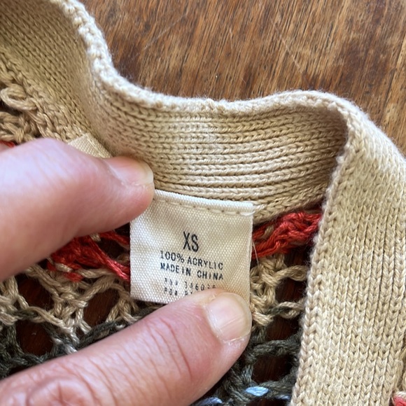 Tillys xs colorful king sweater - Picture 3 of 4